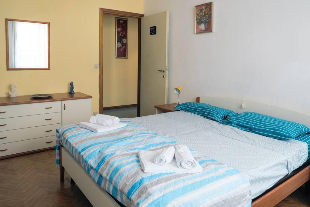 Blu Kobler - Ampio Appartamento Fronte Mare Lido di Jesolo Exteriör bild