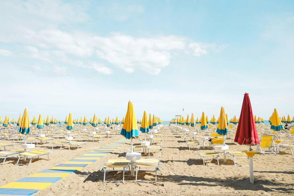 Blu Kobler - Ampio Appartamento Fronte Mare Lido di Jesolo Exteriör bild