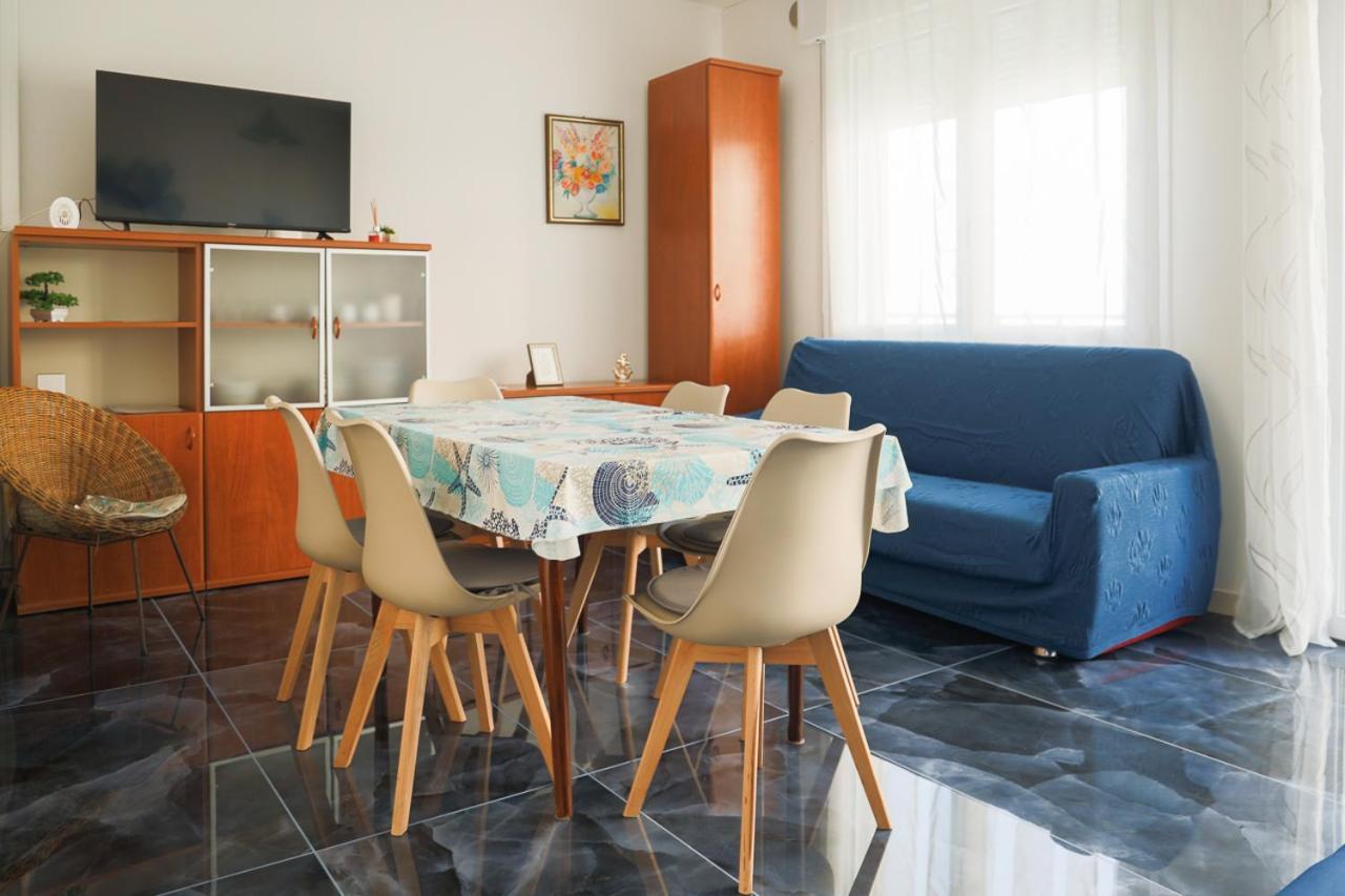 Blu Kobler - Ampio Appartamento Fronte Mare Lido di Jesolo Exteriör bild